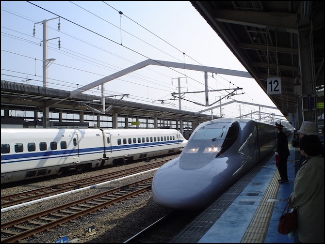 catenary-shinkansen-himeji