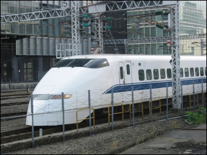 shinkansen-300-girder-catenary