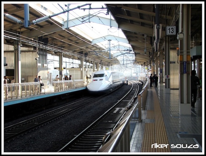 station-catenary-shinkansen2