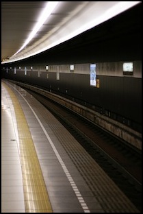 subway-platform-tracks